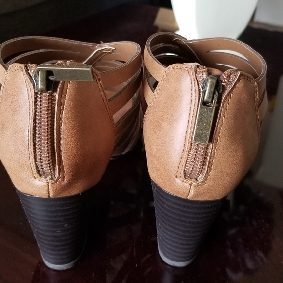 Shoes - Picture 3 of 6